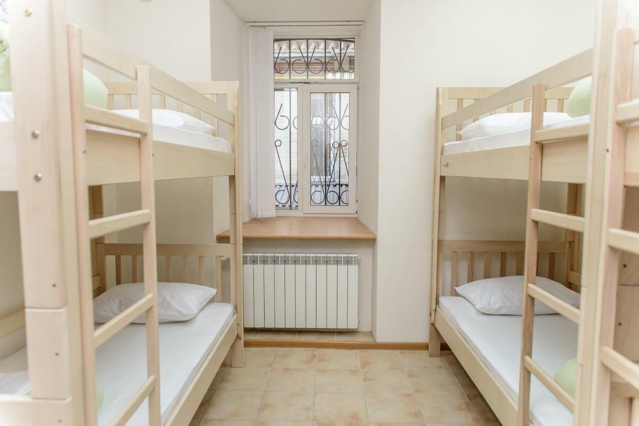 Globus Lipki Hostel 基輔 外观 照片