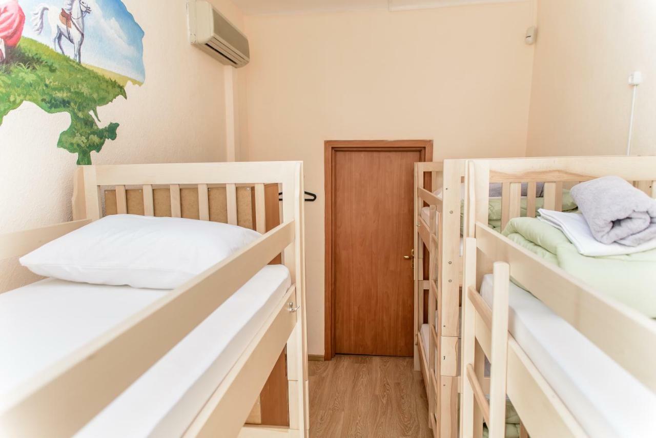 Globus Lipki Hostel 基輔 外观 照片