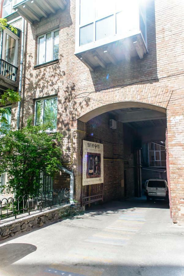 Globus Lipki Hostel 基輔 外观 照片