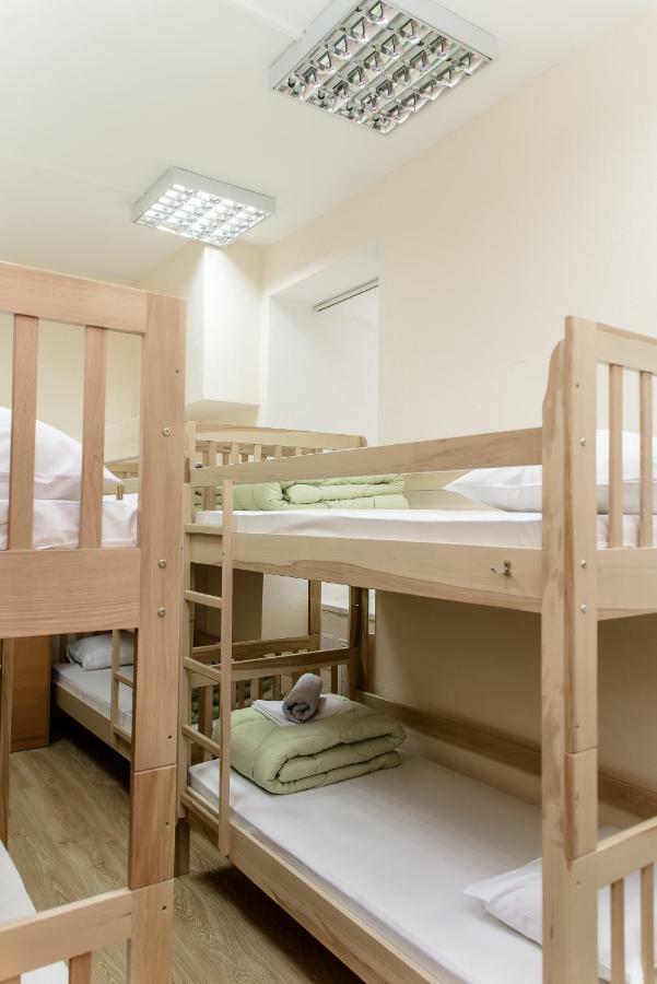 Globus Lipki Hostel 基輔 外观 照片