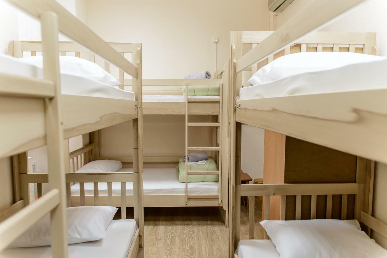 Globus Lipki Hostel 基輔 外观 照片