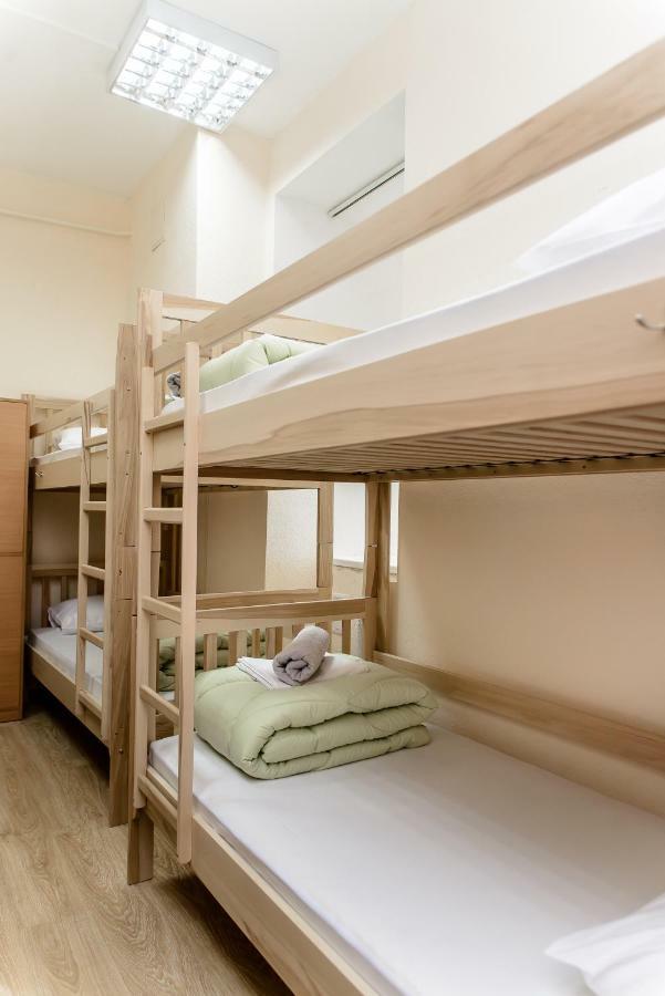 Globus Lipki Hostel 基輔 外观 照片