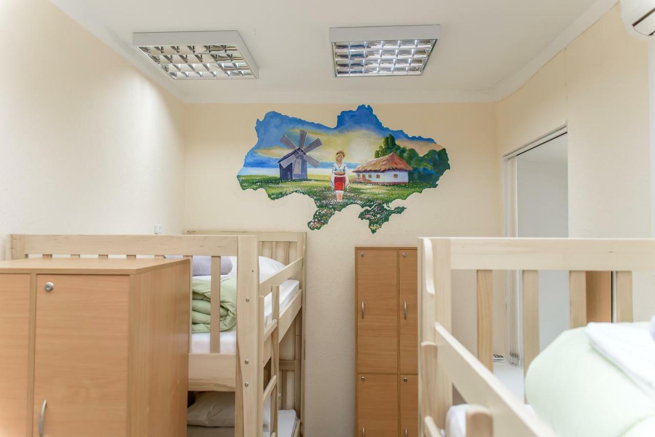 Globus Lipki Hostel 基輔 外观 照片