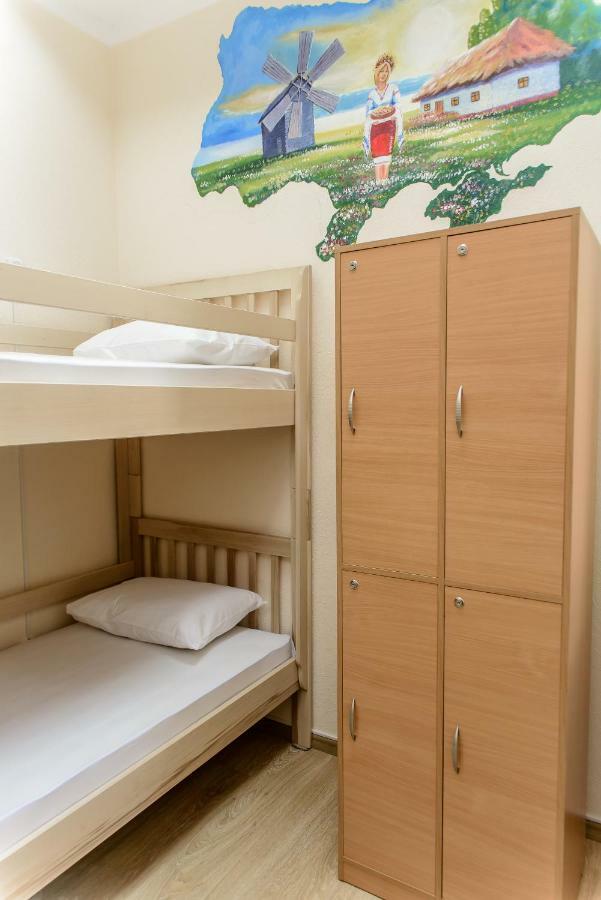 Globus Lipki Hostel 基輔 外观 照片