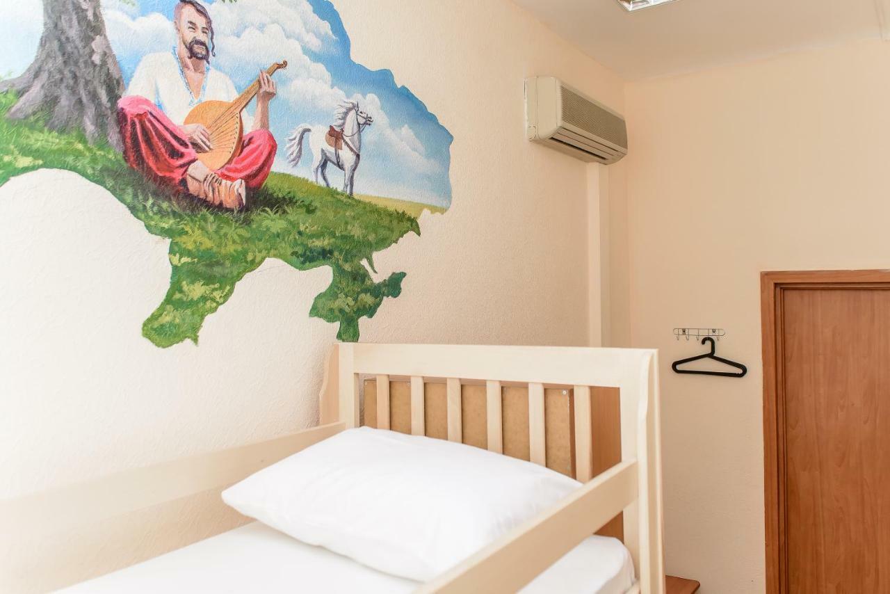 Globus Lipki Hostel 基輔 外观 照片