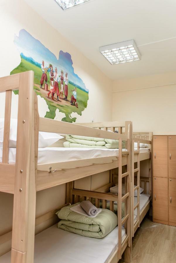 Globus Lipki Hostel 基輔 外观 照片