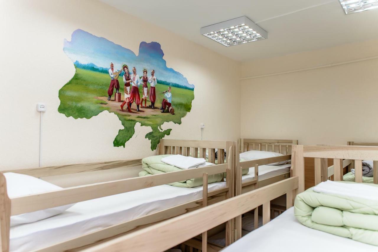 Globus Lipki Hostel 基輔 外观 照片