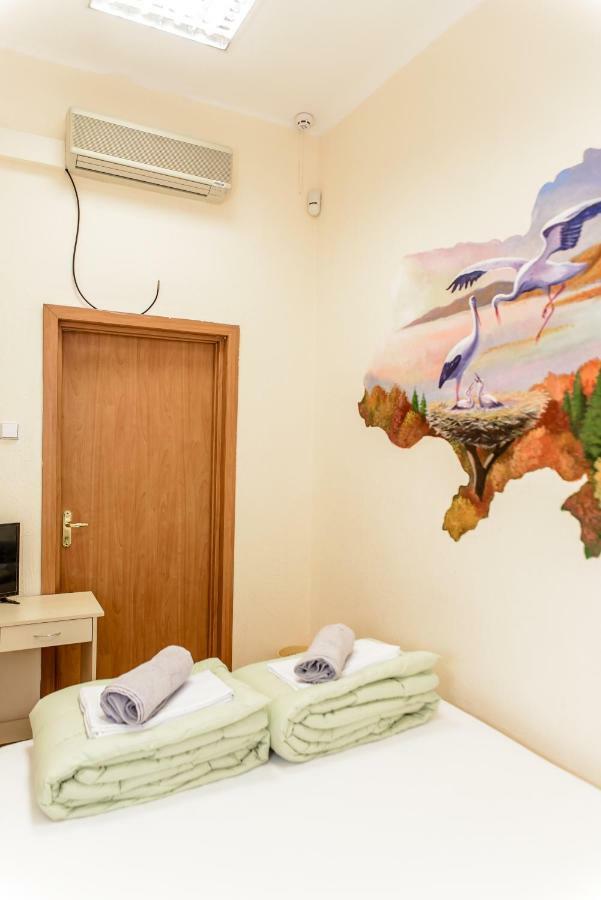 Globus Lipki Hostel 基輔 外观 照片