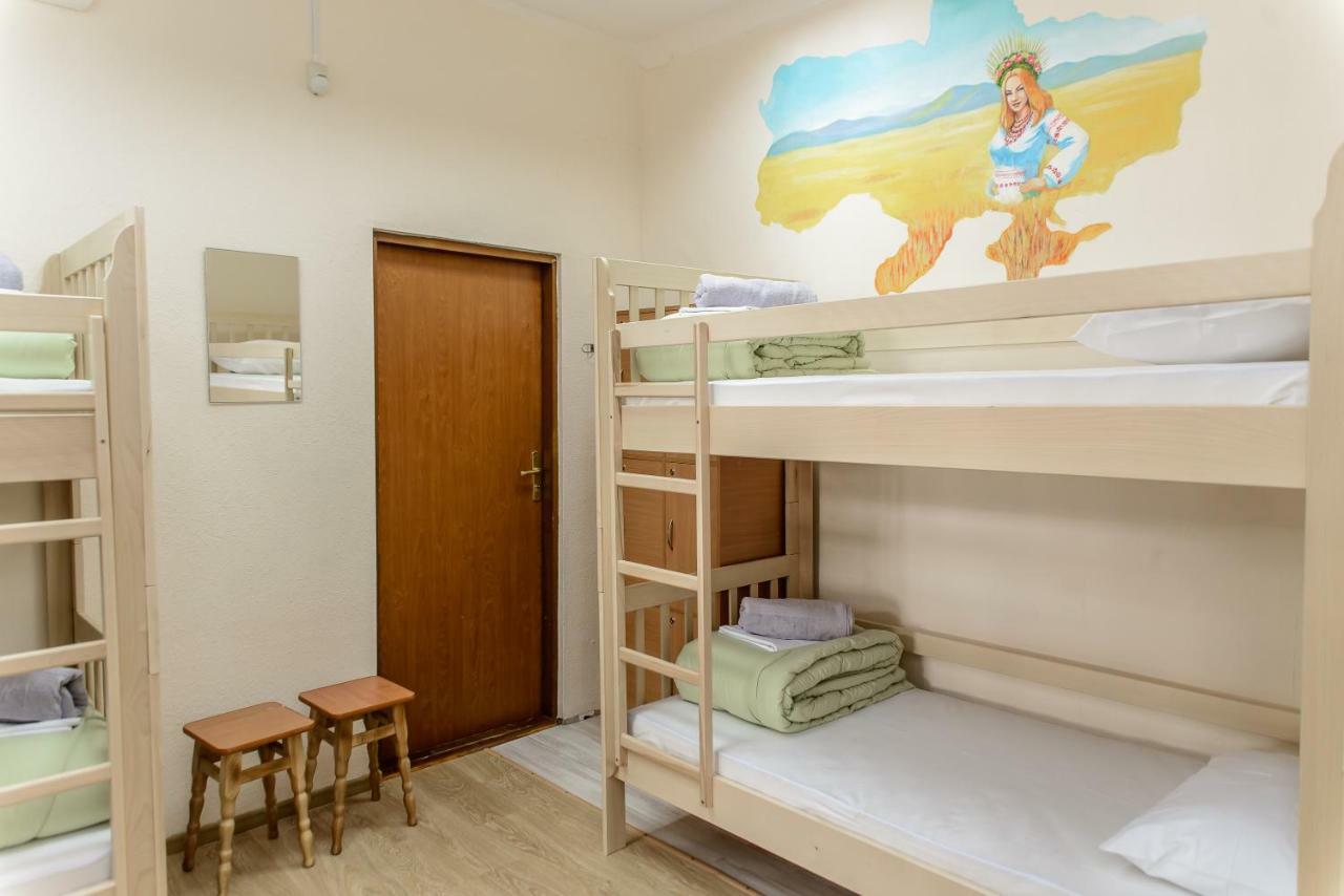 Globus Lipki Hostel 基輔 外观 照片