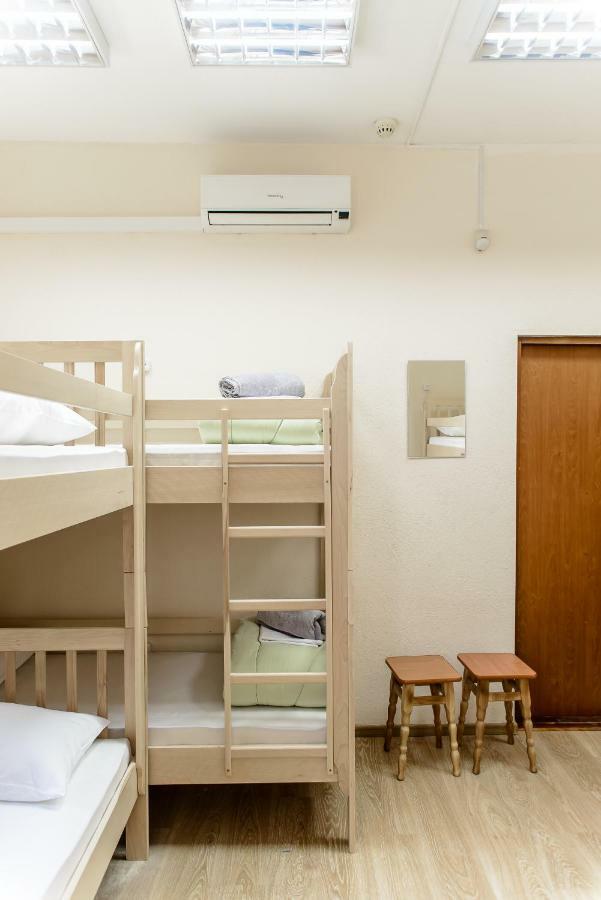 Globus Lipki Hostel 基輔 外观 照片