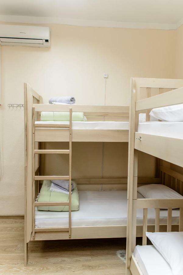 Globus Lipki Hostel 基輔 外观 照片