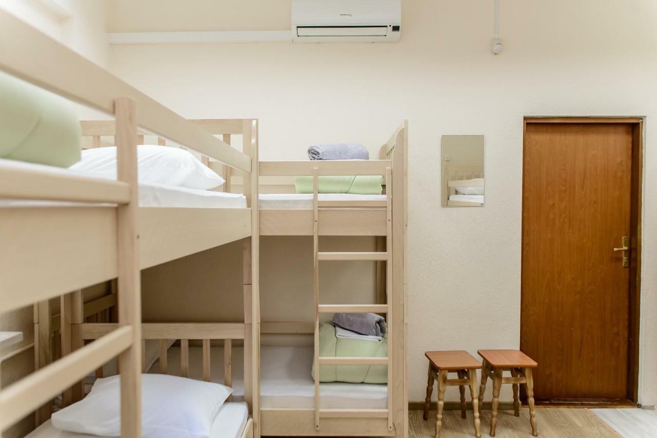 Globus Lipki Hostel 基輔 外观 照片